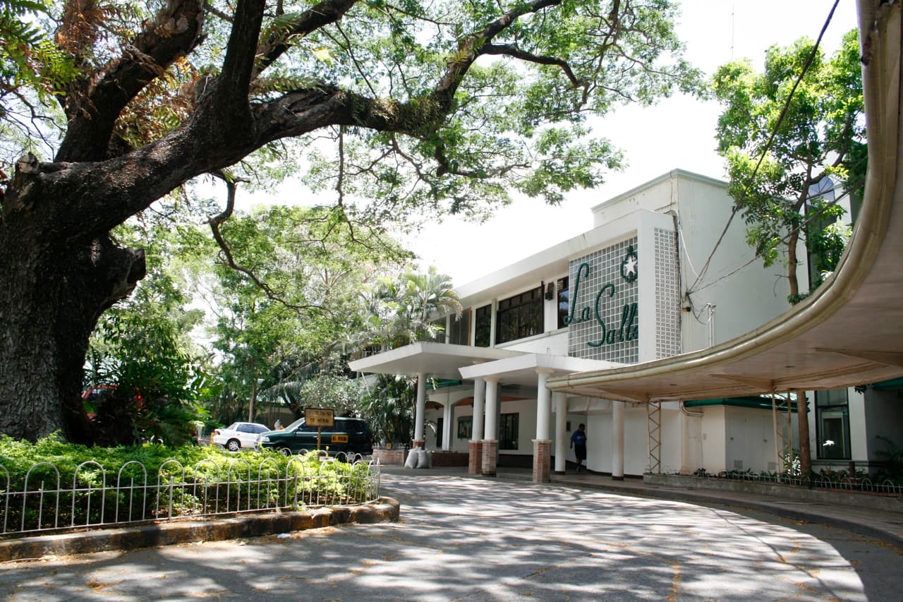 University of St. La Salle